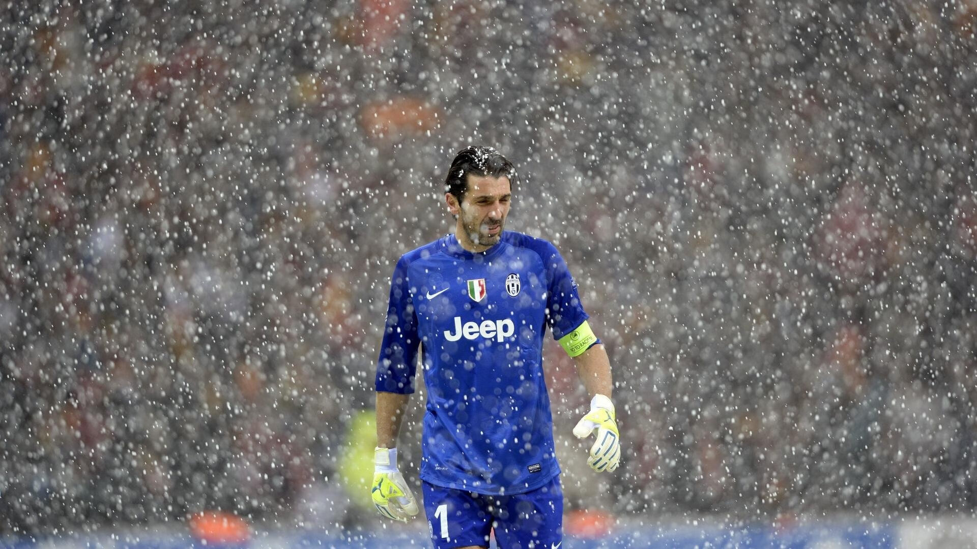 -博塔弗戈后腰拦截积极但控制力不足，博塔弗戈步